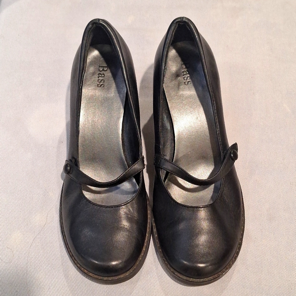 Boss, black, comfy, minor wear, leather, size 7.5, chunky heels.